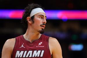 博彩网站列最佳第六人赔率：哈克斯+650领衔 A·米切尔+750排第二